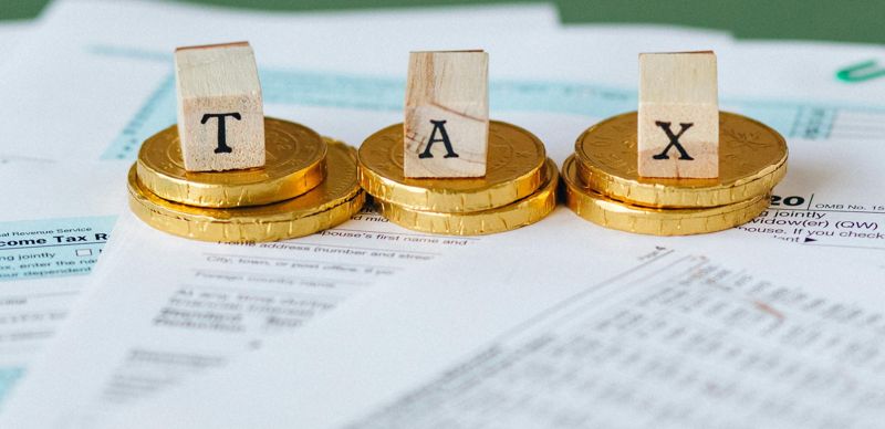 Буквы TAX на монетах, налоги, Налоговый кодекс