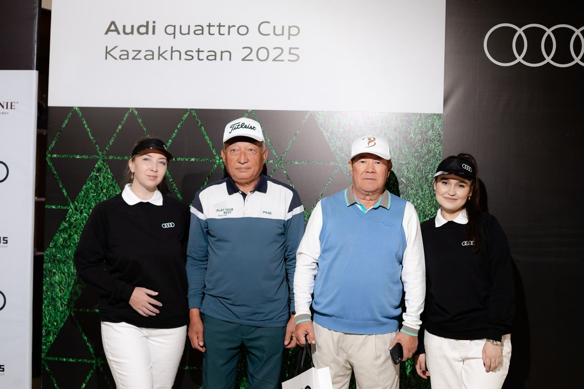Ахметжан Есимов (справа в центре) Участники гольф-турнира Audi Quattro Cup 2025