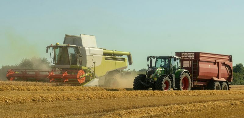 Обложка: В Казахстане собрали рекордный урожай зерна