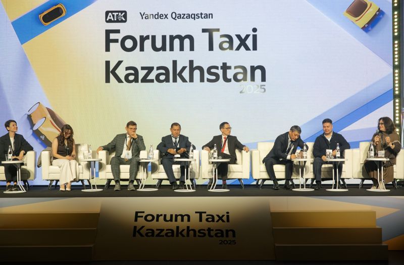 Спикеры панельной сессии "Электрификация такси"