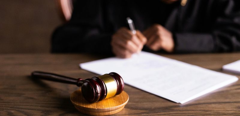 Обложка: До 3 лет тюрьмы: в РК хотят ужесточить наказание за нарушение авторских прав