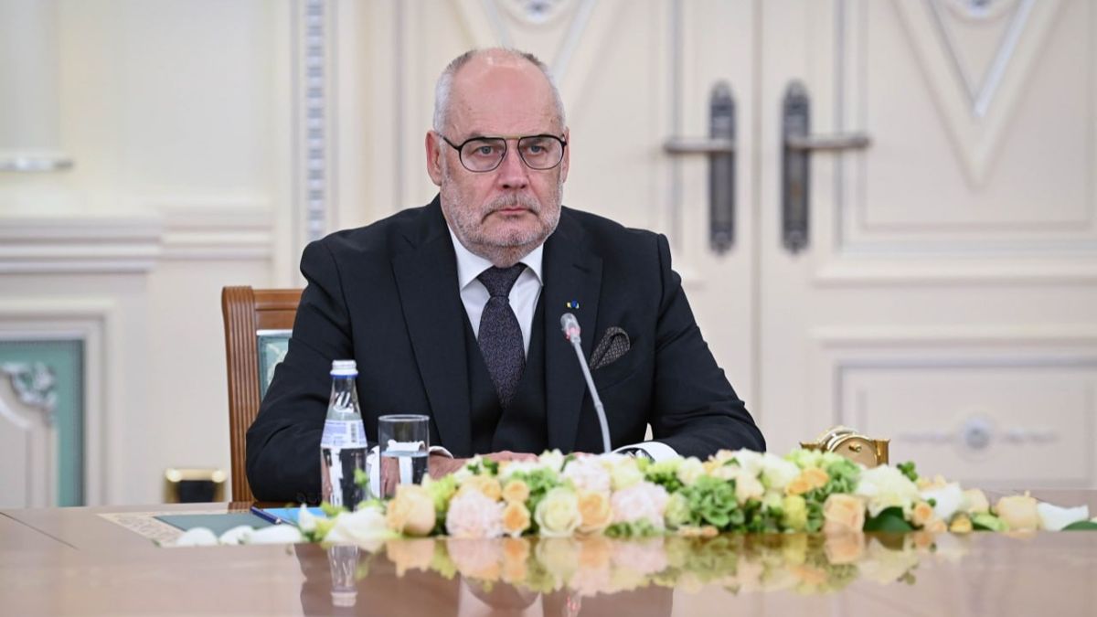 Алан Карис в Акорде.