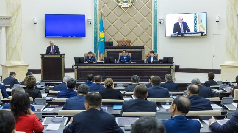 Серик Жумангарин в сенате парламента РК