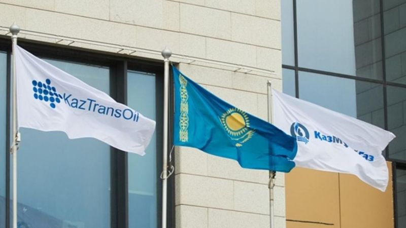 Флаги "Казтрансойла", Казахстана и КМГ