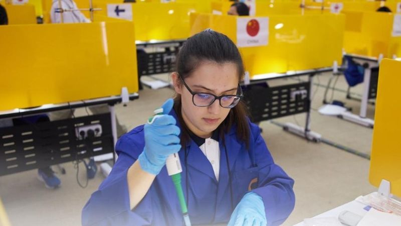 Студентка участвует в научном конкурсе