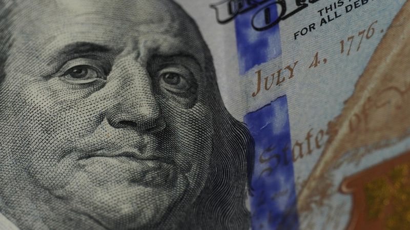 Финансовые эксперты ждут доллар по 517