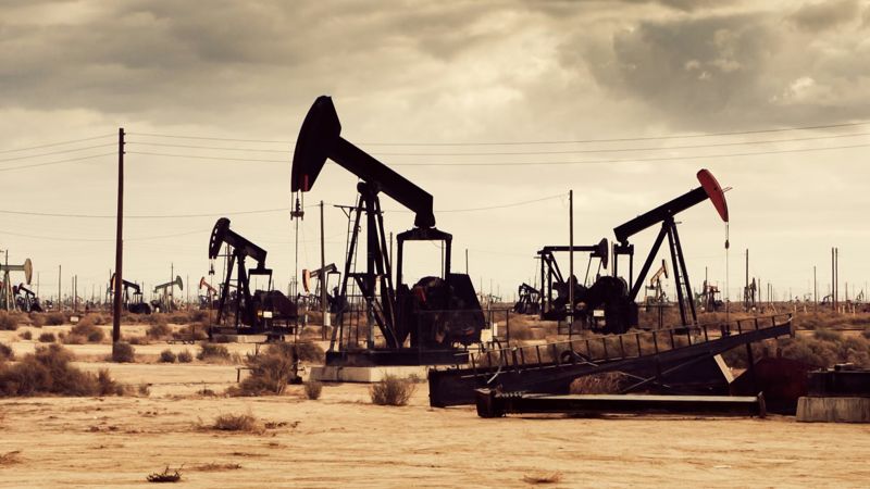 Обложка: Выйдет ли Казахстан из ОПЕК+ в 2026 году?