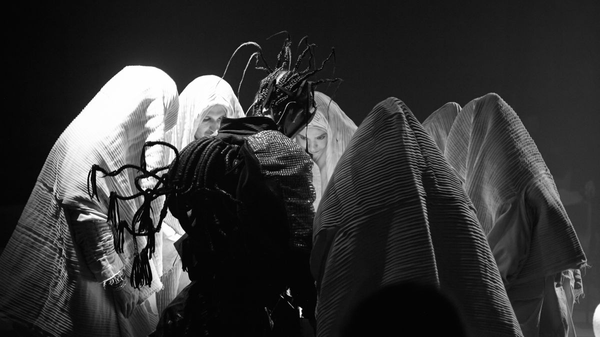 Перформанс в 