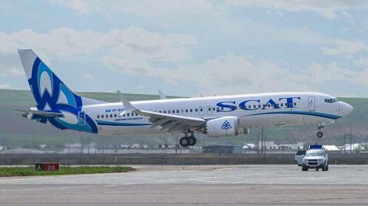 самолет летит