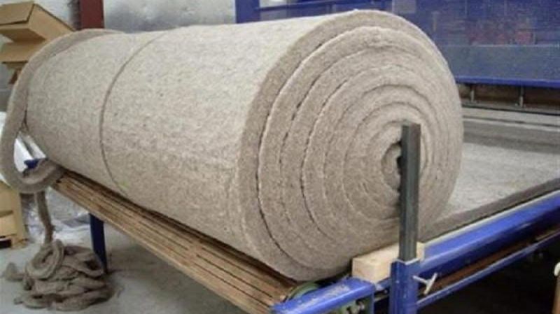 Рулон утеплителя из шерсти