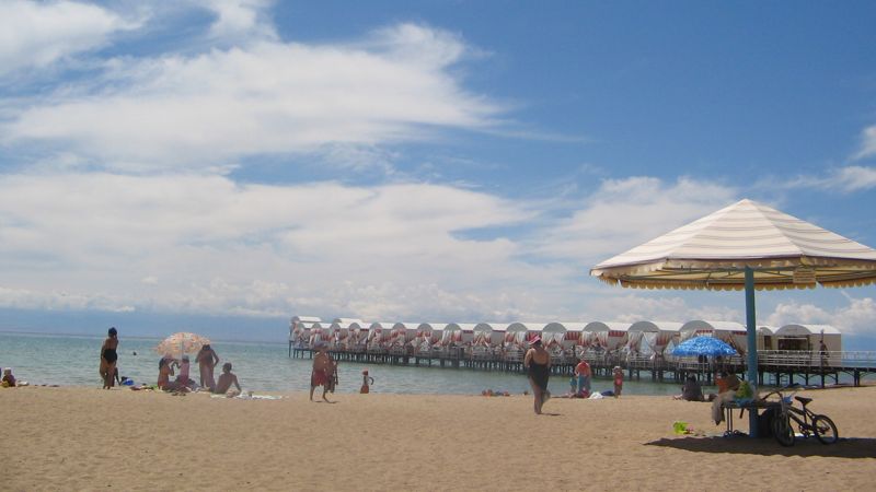 Побережье Иссык-Куля, пляж.