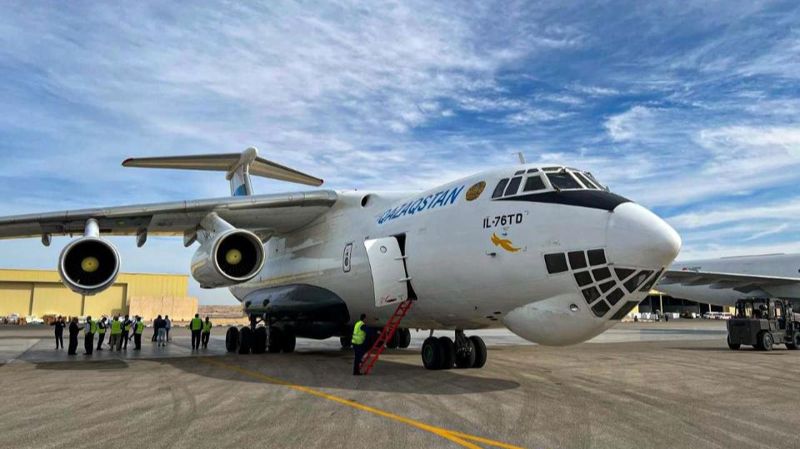 Обложка: Токаев раскритиковал правительство за провал в развитии грузовой авиации