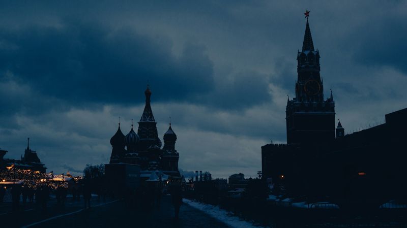 Кремль в темноте, политика России