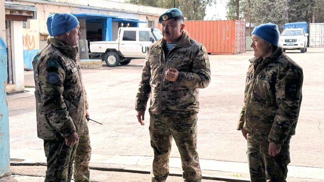Встреча миротворцев с главкомом Сухопутных войск Мереке Кучекбаевым