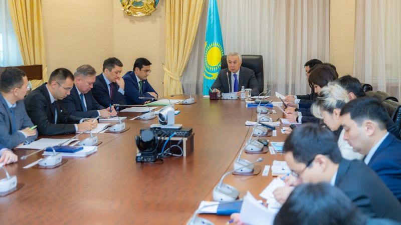 Заседание в правительстве под руководством главы МНЭ Серика Жумангарина