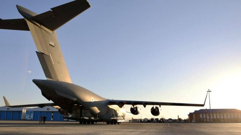 грузовой самолет