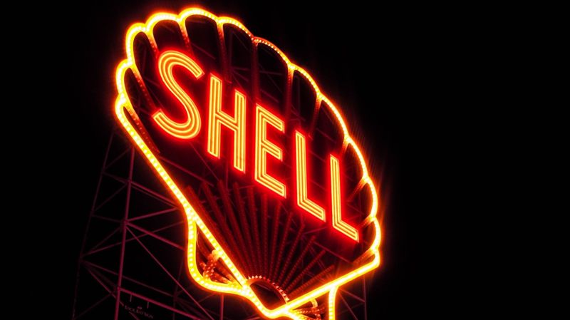 Сотрудник компании Shell на установке, 2026 год