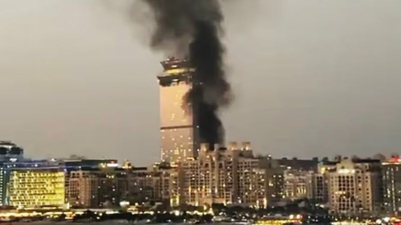 Атака иранских беспилотников на Дубай, горящее здание.