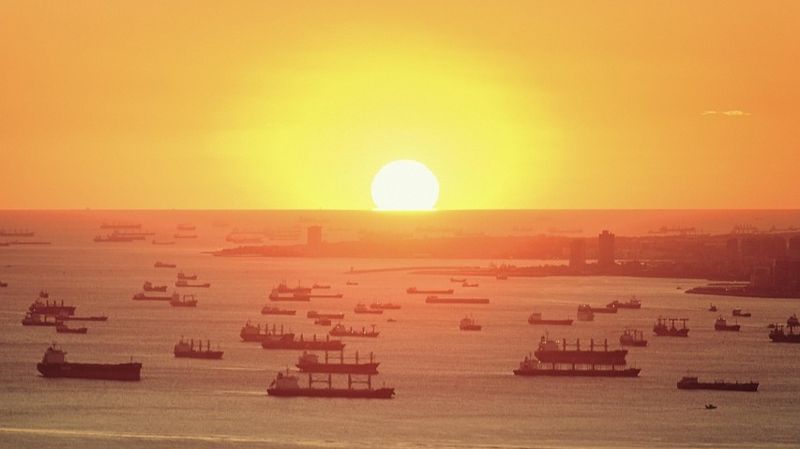 Война в Иране: саудиты скупают танкеры, запасы нефти упали, риски для Казахстана