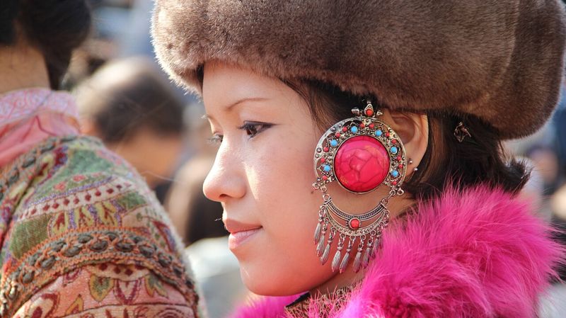 Бизнес на чапанах: как устроен рынок национальной одежды в Казахстане?