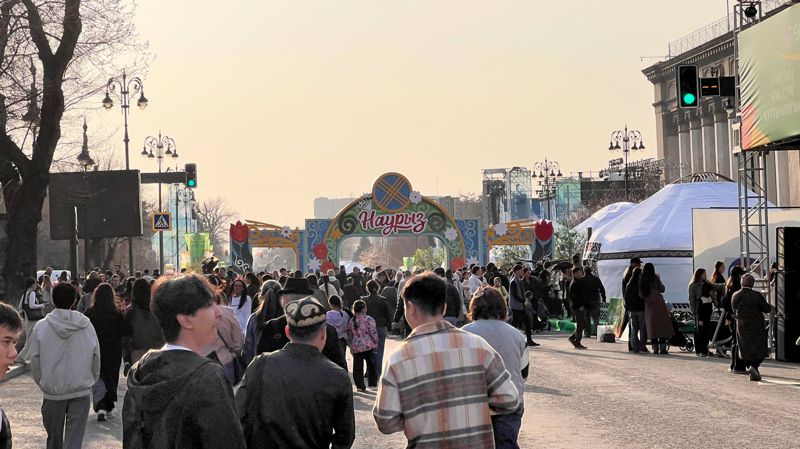 Обложка: Многотысячные гулянья, фестивали и пробки: как отмечают Наурыз в Алматы