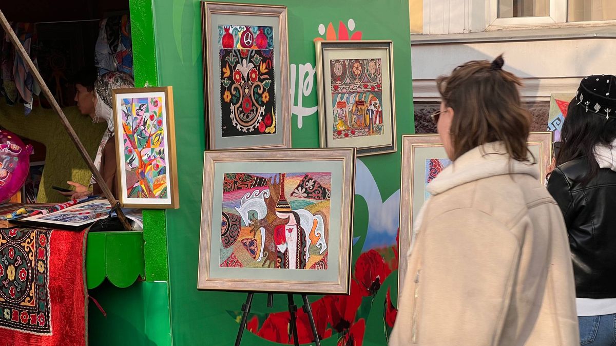 Иллюзия благополучия: правда ли казахстанцы счастливее французов?