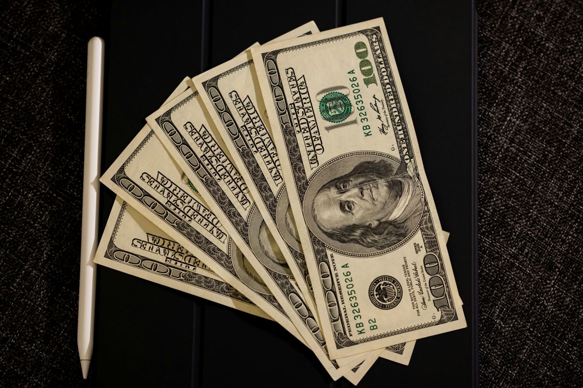 Доллар резко прибавил в цене на вечерних торгах 