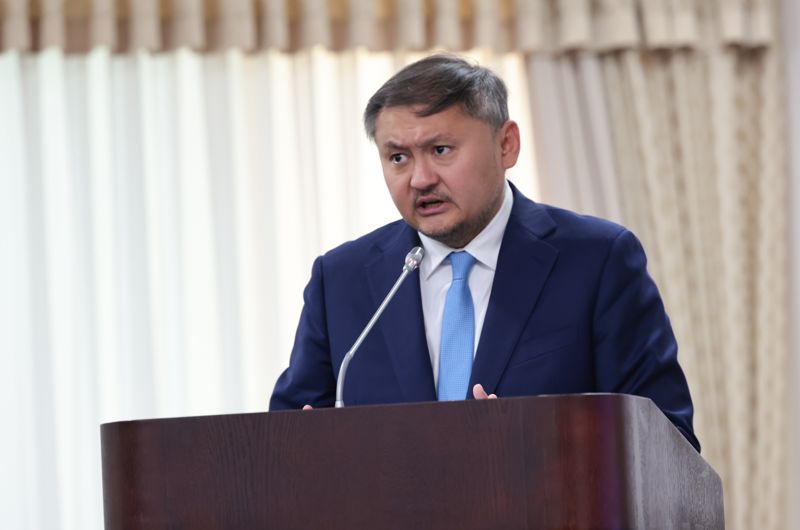 студенты, учеба, ноутбук, чтение 