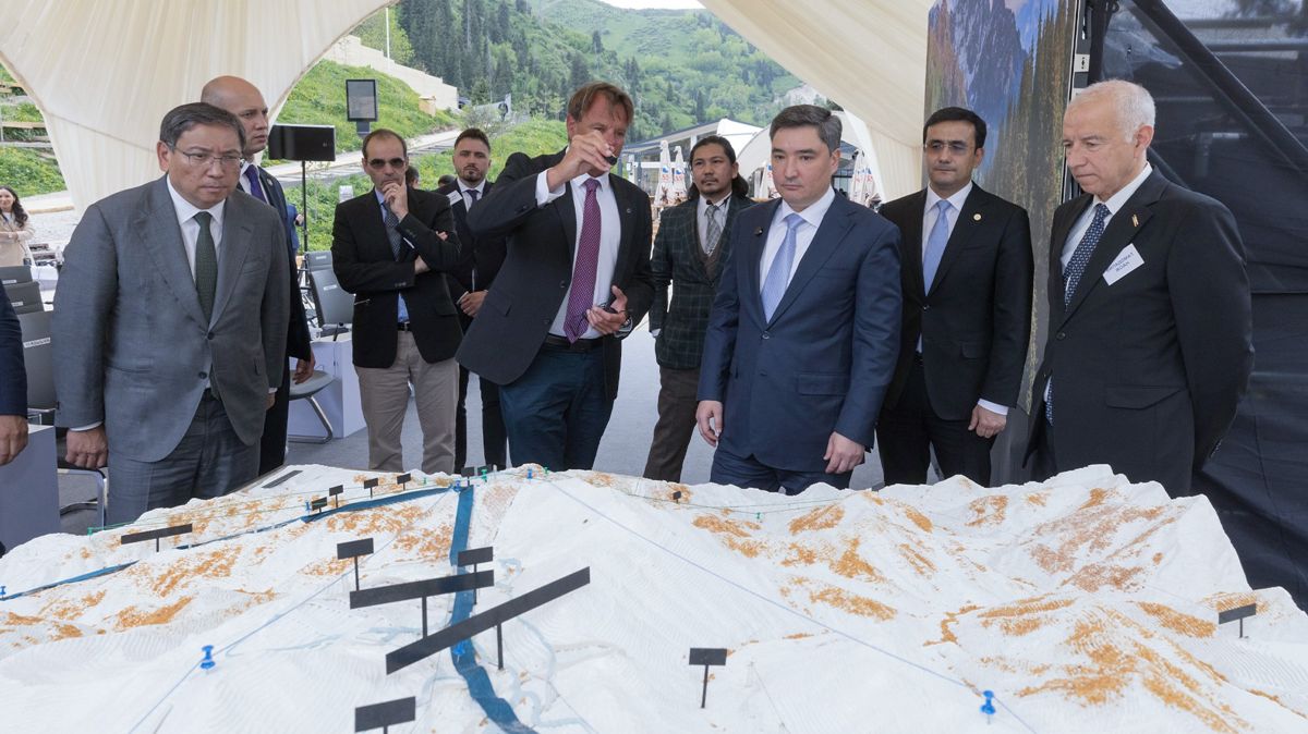 Презентация Алматинского горного кластера Олжасу Бектенову