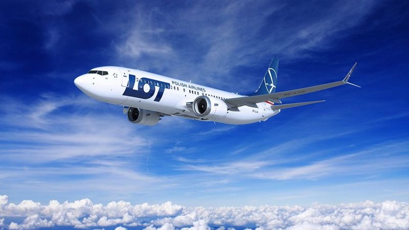 Самолет LOT Polish Airlines 