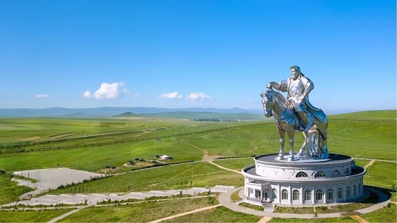 Памятник Чингисхану в Монголии 