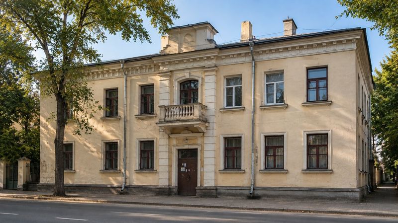 Потрёпанная жизнью сталинка 