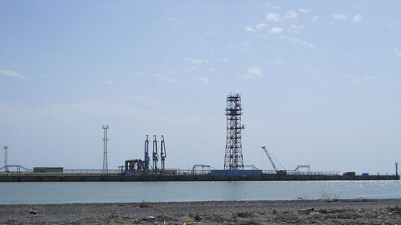 Грузия, порт Кулеви, Кулевийский НПЗ