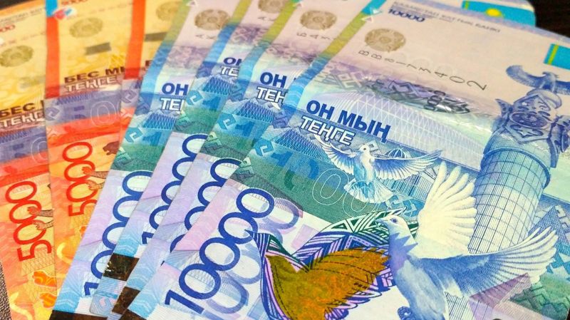 тенге, национальная валюта, купюры, наличные