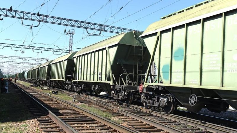 товарные вагоны, железная дорога, зерновозы