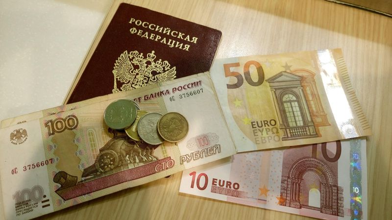 Россия, российский паспорт, рубли, евро, вывоз валюты, ограничения